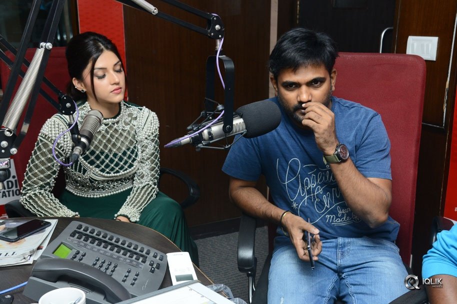 Mahanubhavudu-Movie-Team-At-Red-FM